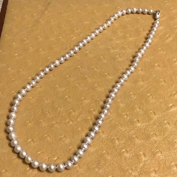 😍Honora Light Grey Pearl Strand 18.5” 😍NWOT